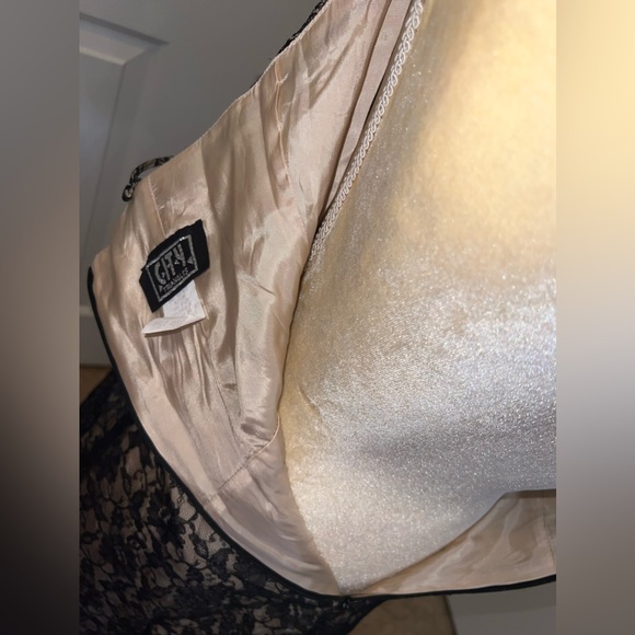 $7 GORGEOUS LACE DRESS SIZE 7/8. $7 IF BUNDLED - Picture 8 of 8